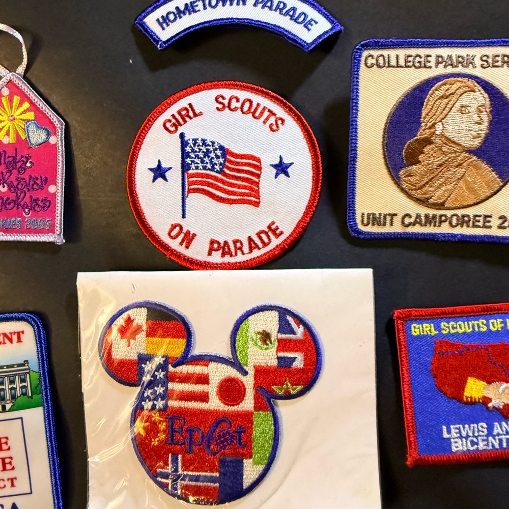 Vintage Girl Scouts Patch Badge Lot Epcot White House Parade 2005 Disney - Picture 2 of 10